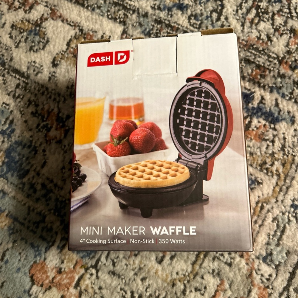 Dash Mini Maker Waffle Iron in Red